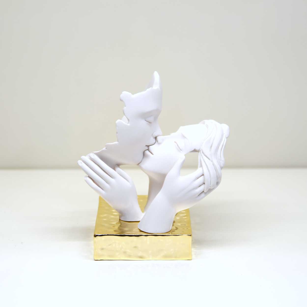 Scultura coppia mani face, 14X11 cm. bianco base oro. Bongelli