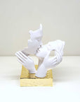 Scultura coppia mani face, 14X11 cm. bianco base oro. Bongelli