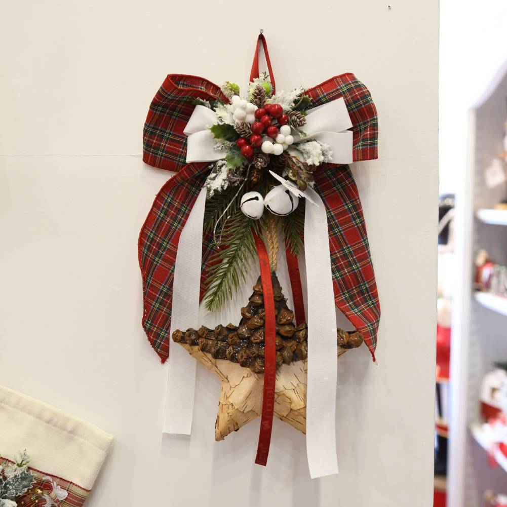 Fiocco piccolo in tartan con decori natalizi e stella pendente in corteccia. Fiori di Lena