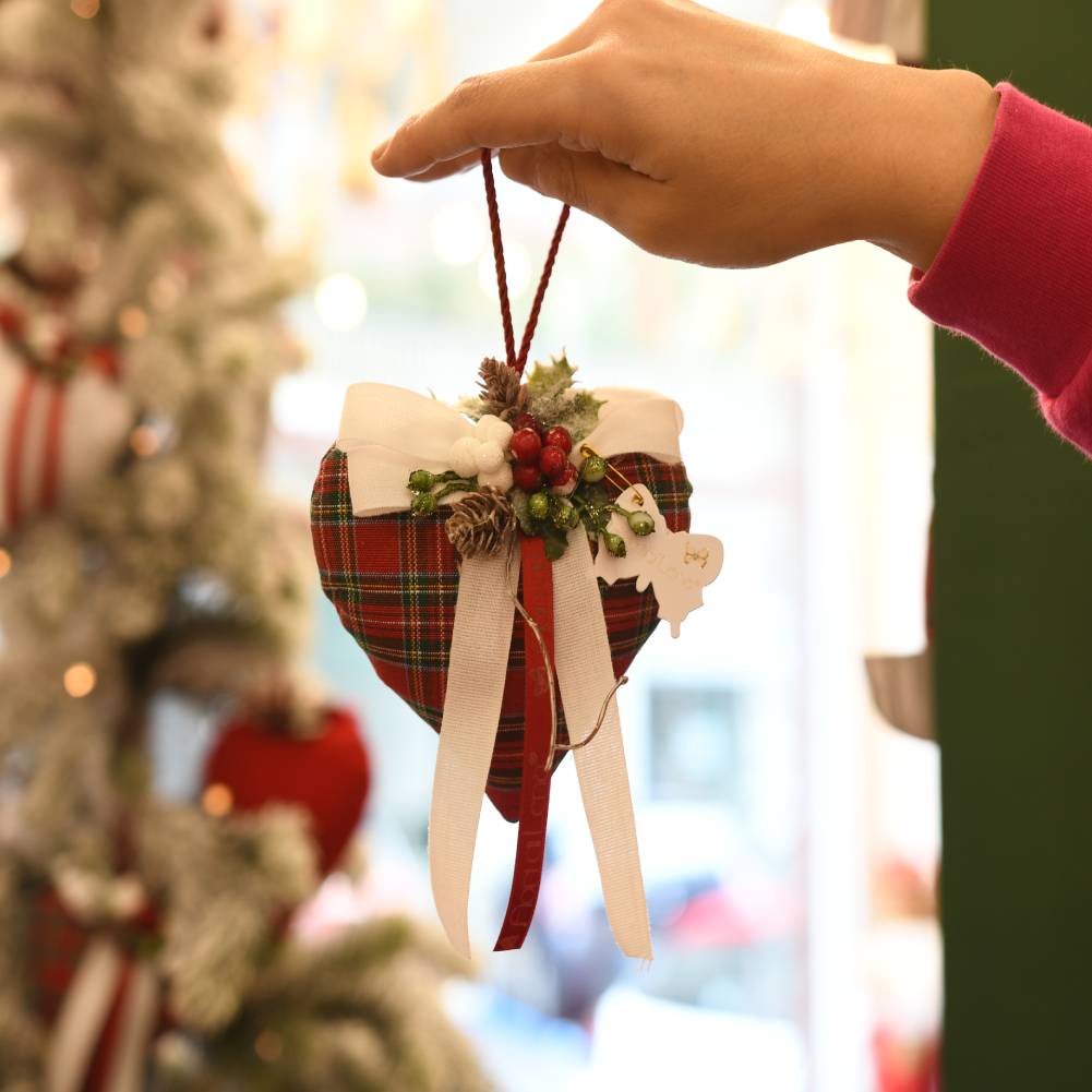 Cuore da appendere tartan con decori natalizi. Fiori Di Lena
