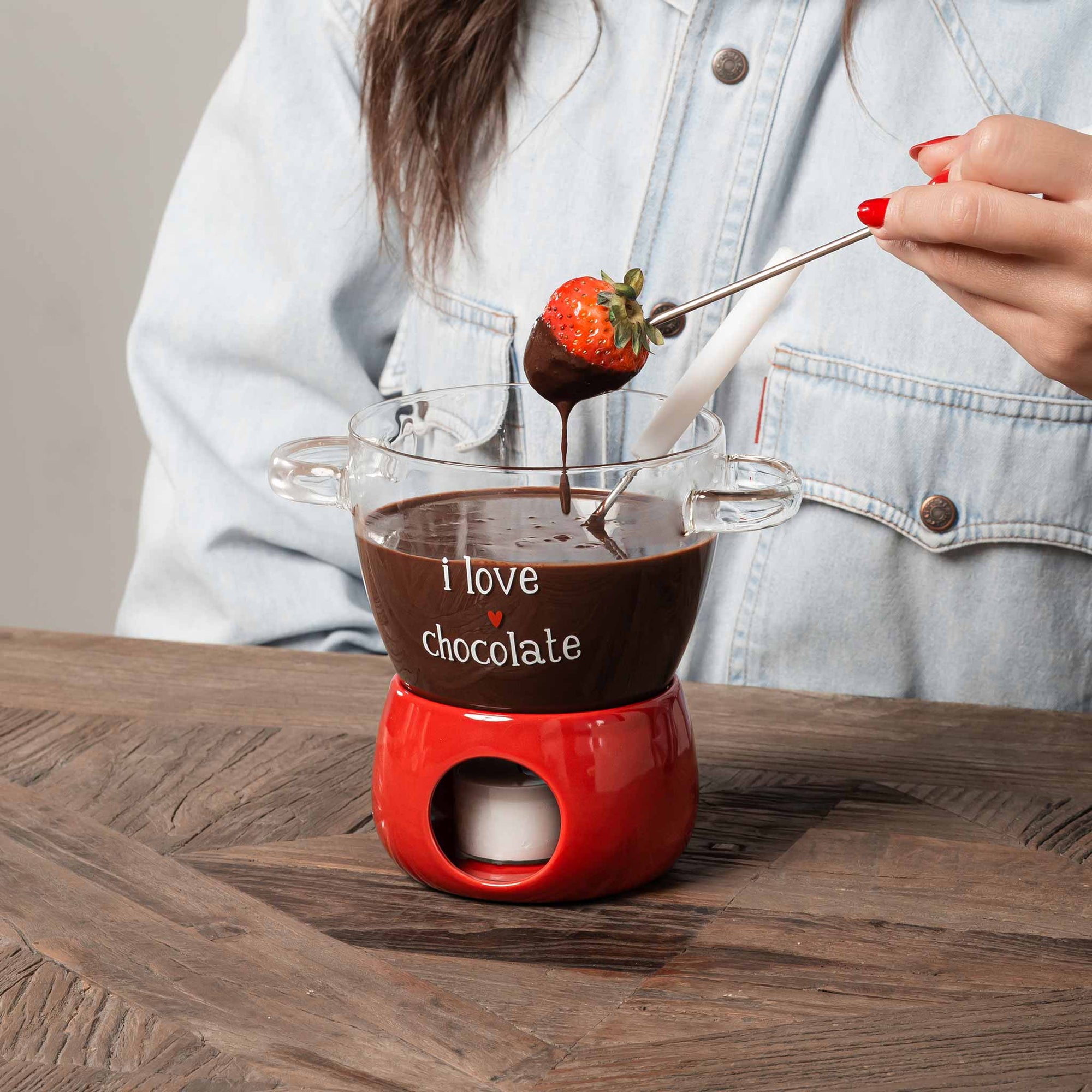 Fonduta cioccolato decoro &quot;I love chocolate&quot;, trasparente con scritta bianca e cuore rosso su base rossa. Simple day