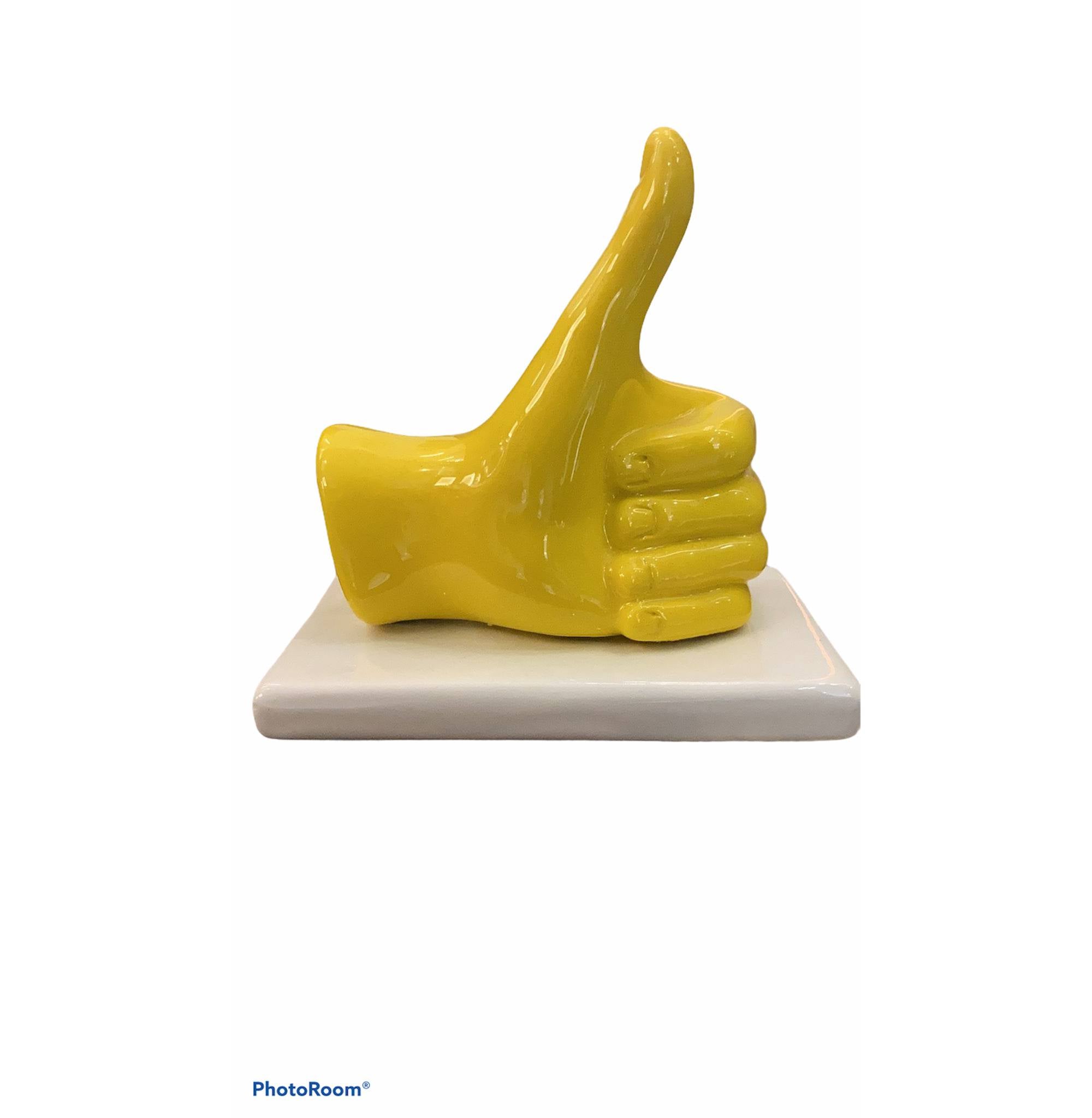 Statua mano "Mi piace" colore giallo, in porcellana lucida. Amage
