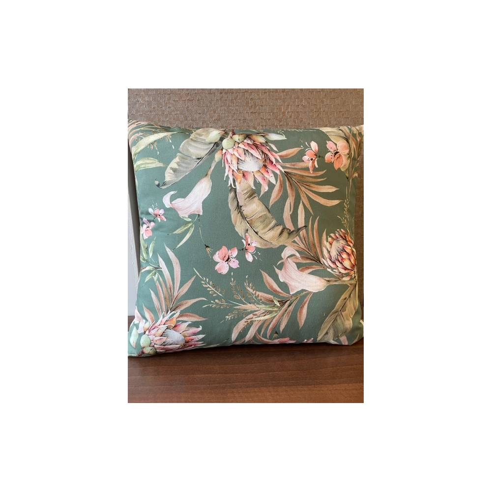Cuscino quadrato con fantasia jungle fondo verde, 50x50 cm. Fiori di Lena