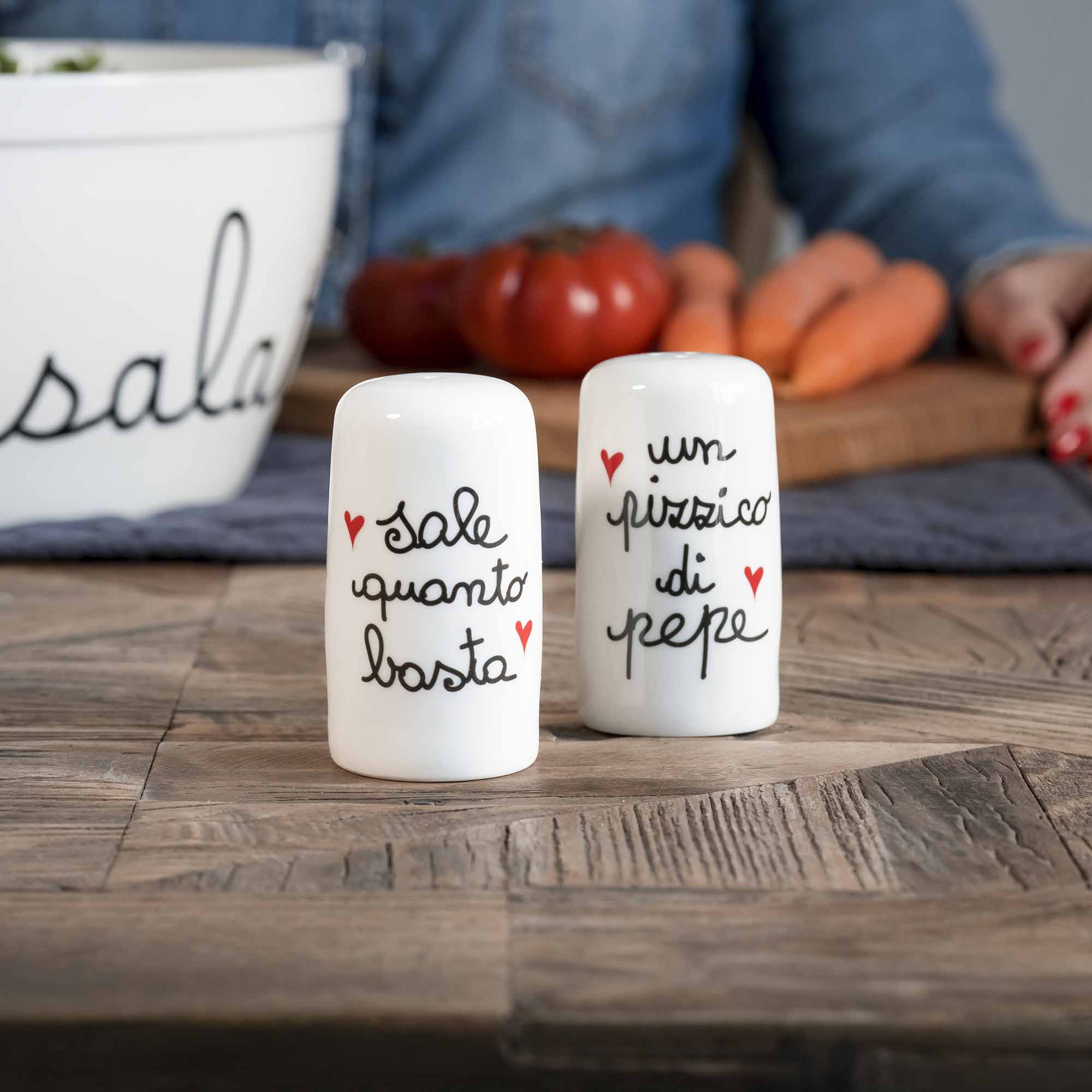 Set sale e pepe in gres decoro "Sale quanto basta" e "Un pizzico di Pepe" bianco con scritta in nero. Simple day
