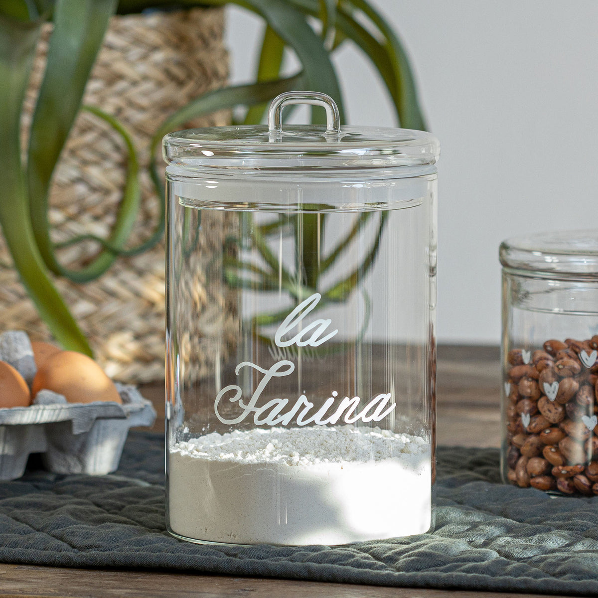 Barattolo in vetro borosilicato decoro "La farina" trasparente con scritta in bianco. Simple day