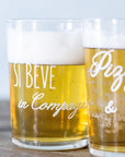 Set 6 bicchieri birra decoro "Si beve in compagnia", trasparente con scritta in bianco. Simple day