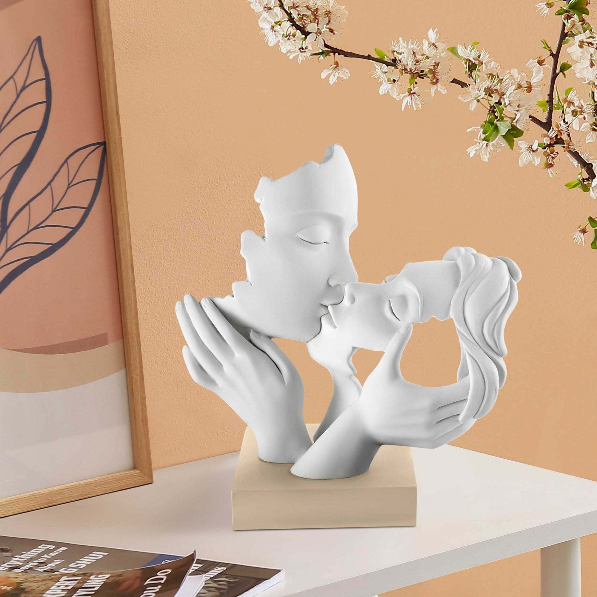 Scultura coppia mani face, 14X11 cm. bianco base nocciola. Bongelli