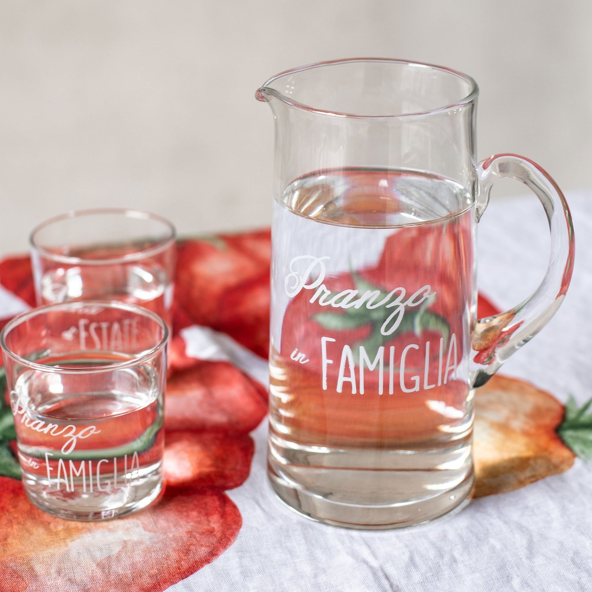 Brocca in vetro decoro "Pranzo in famiglia" 1,2lt., trasparente con scritta in bianco. Simple day