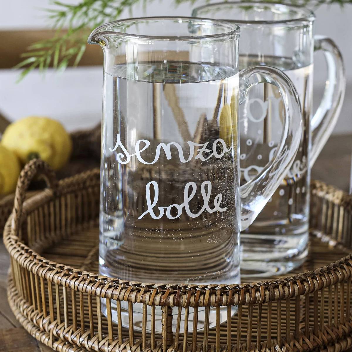 Brocca in vetro decoro "Senza bolle" 1,2lt., trasparente con scritta in bianco. Simple day