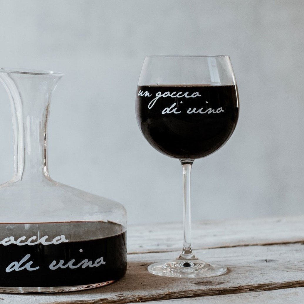 Set 2 calici vino decoro "Un goccio di vino", trasparente con scritta in bianco. Simple day