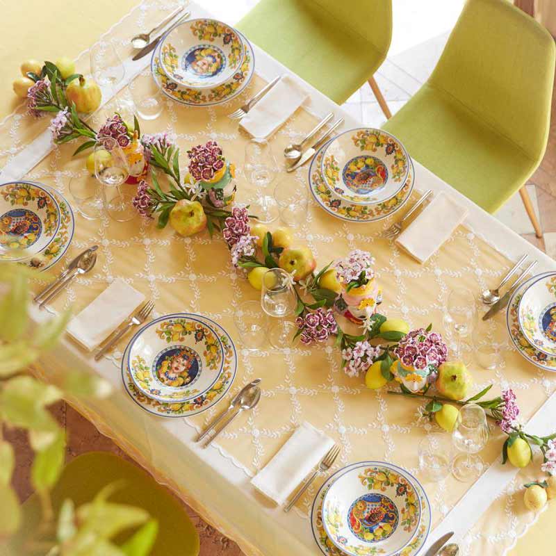 Servizio tavola da 6 Caltagirone (18 pezzi), in porcellana, (Mod.A immagine donna). EDG
