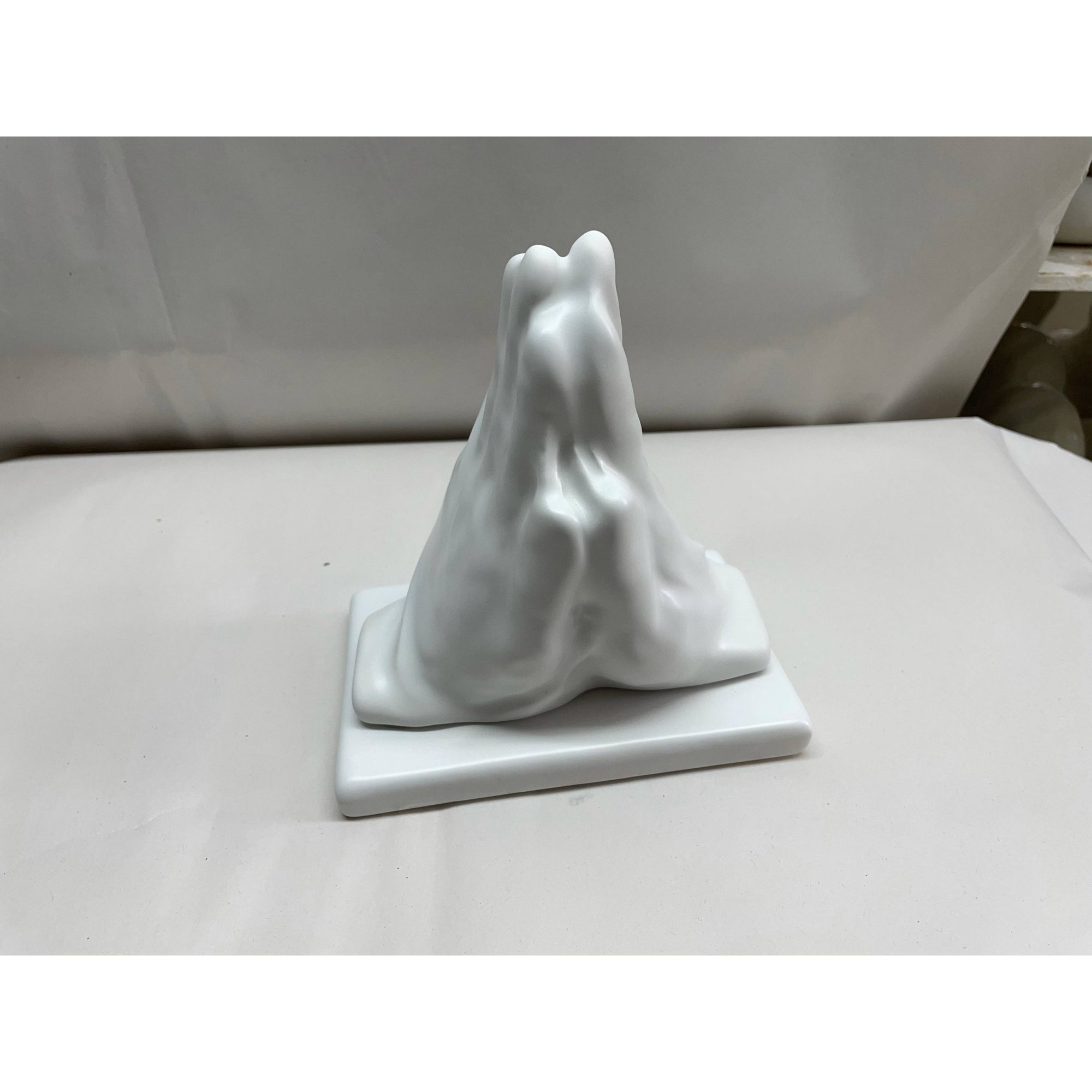 Statua "Fede" colore bianco, in porcellana opaca. Amage