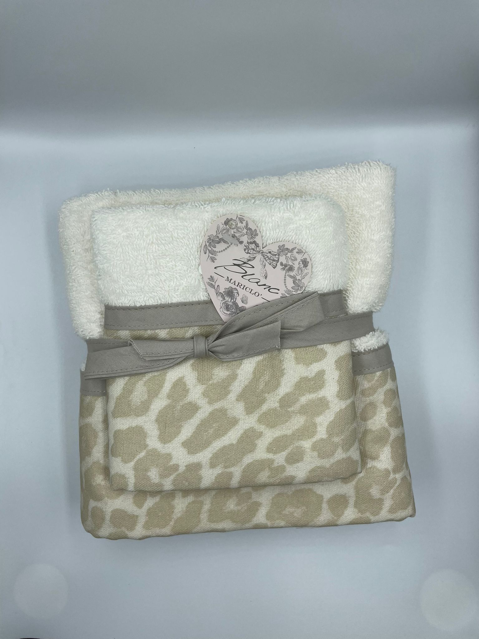 Coppia spugna 420 gsm, colore bianco/leopardato beige. Blanc Mariclò