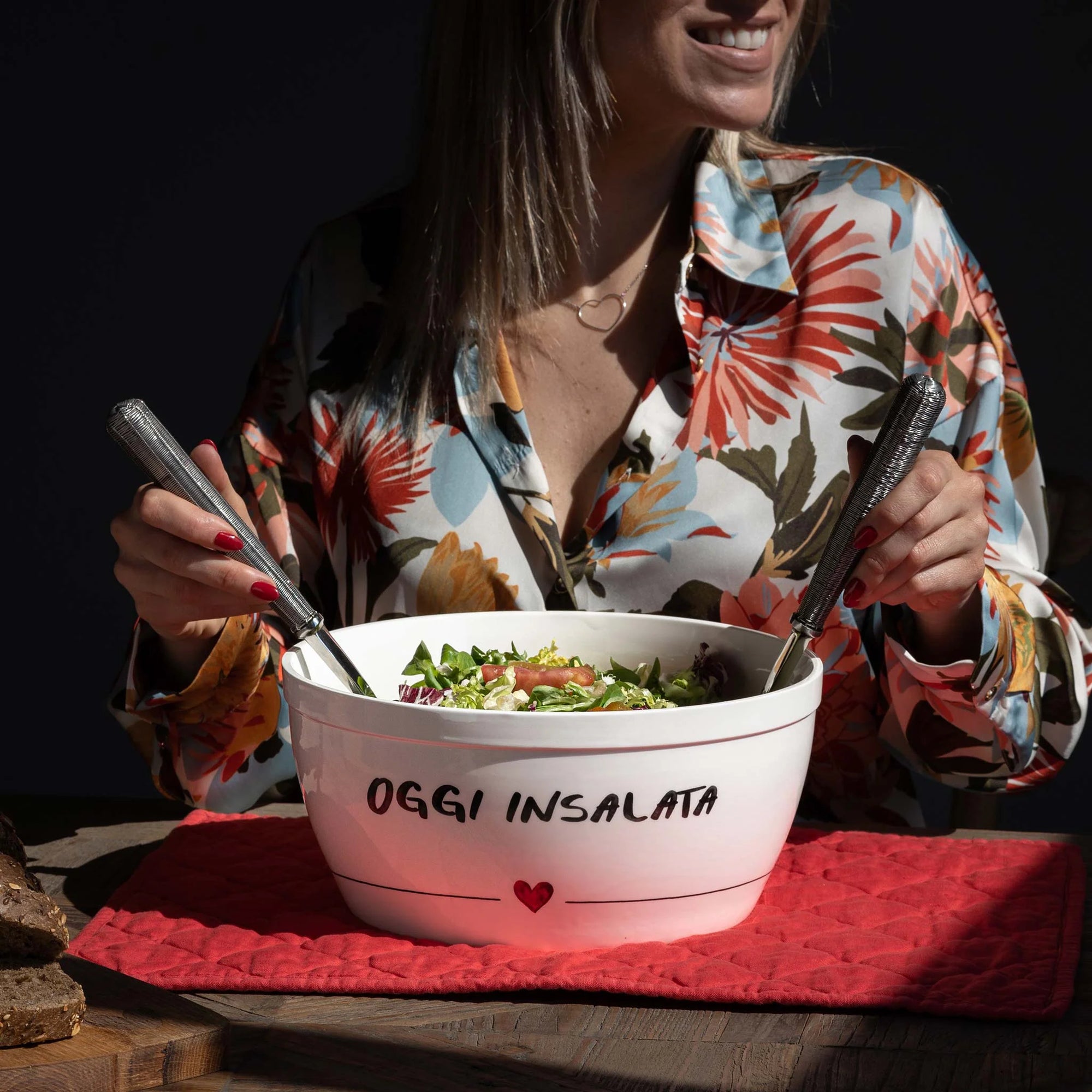 Insalatiera in gres decoro "Oggi insalata", bianco con scritta in nero. Simple day