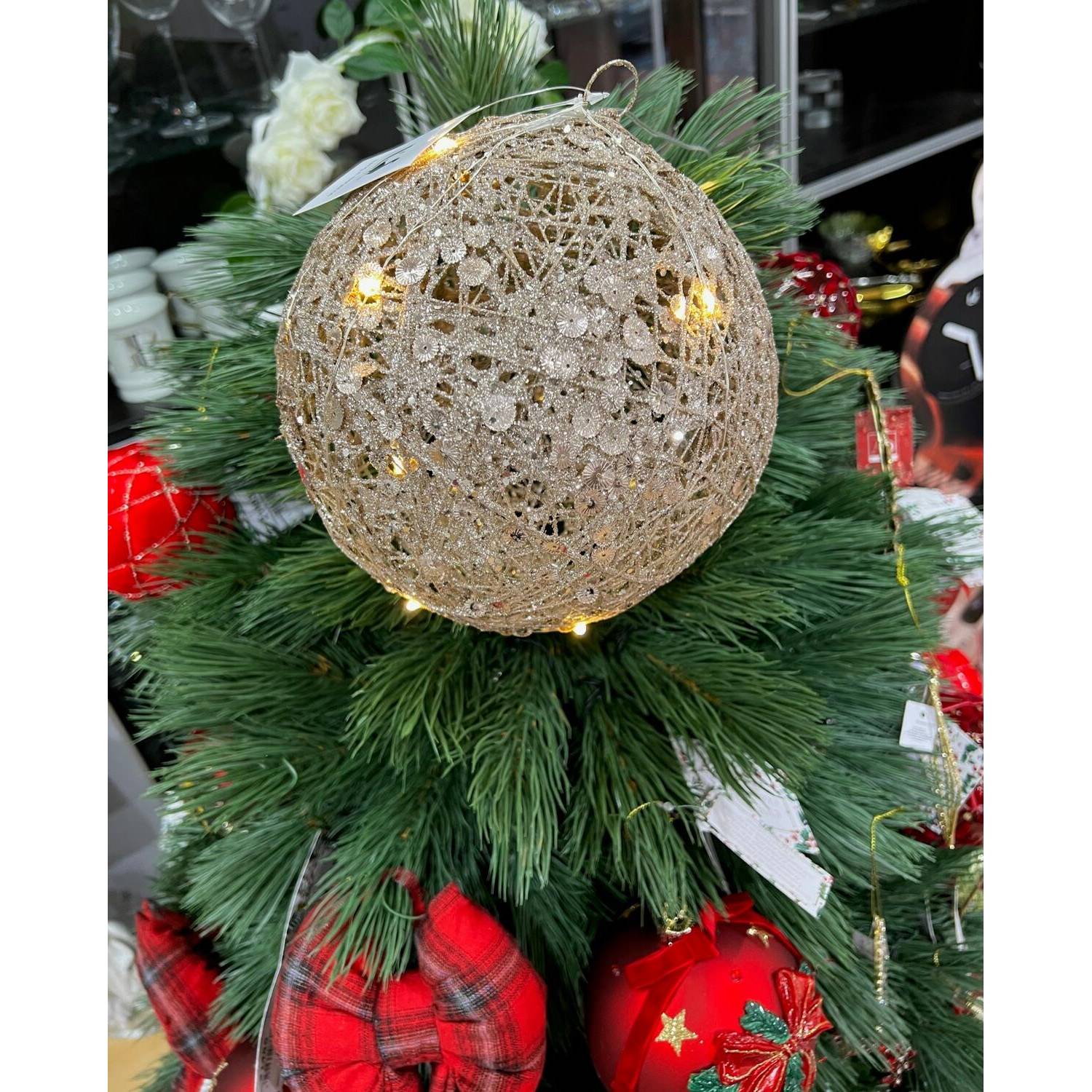 Sfera da appendere piccola, "Sogni splendenti", oro, con led. L'oca nera