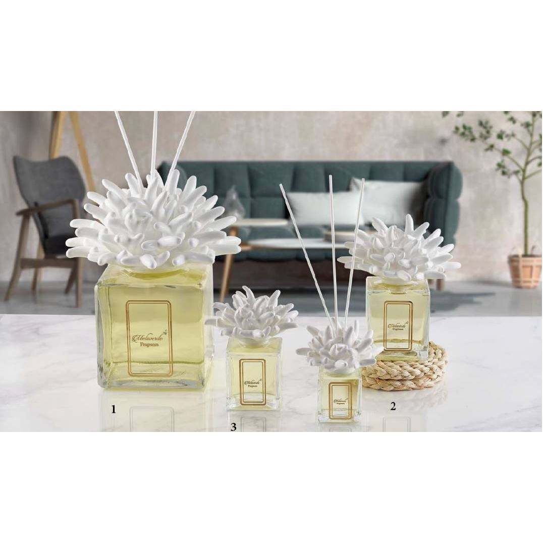 Profumatore 250 ml. con tappo anemone, colore bianco, in porcellana Capodimonte. Melaverde