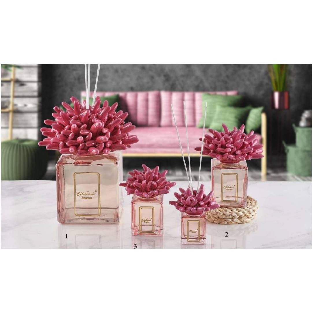 Profumatore 100 ml. con tappo anemone, colore fucsia, in porcellana Capodimonte. Melaverde