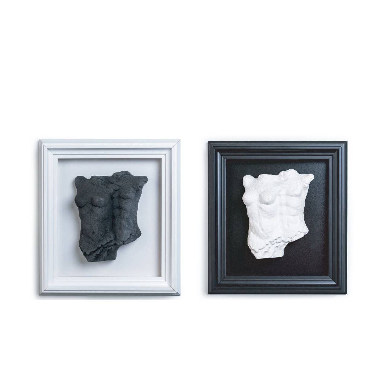 Quadro medio coppia busti nero, con cornice bianca. Sharon