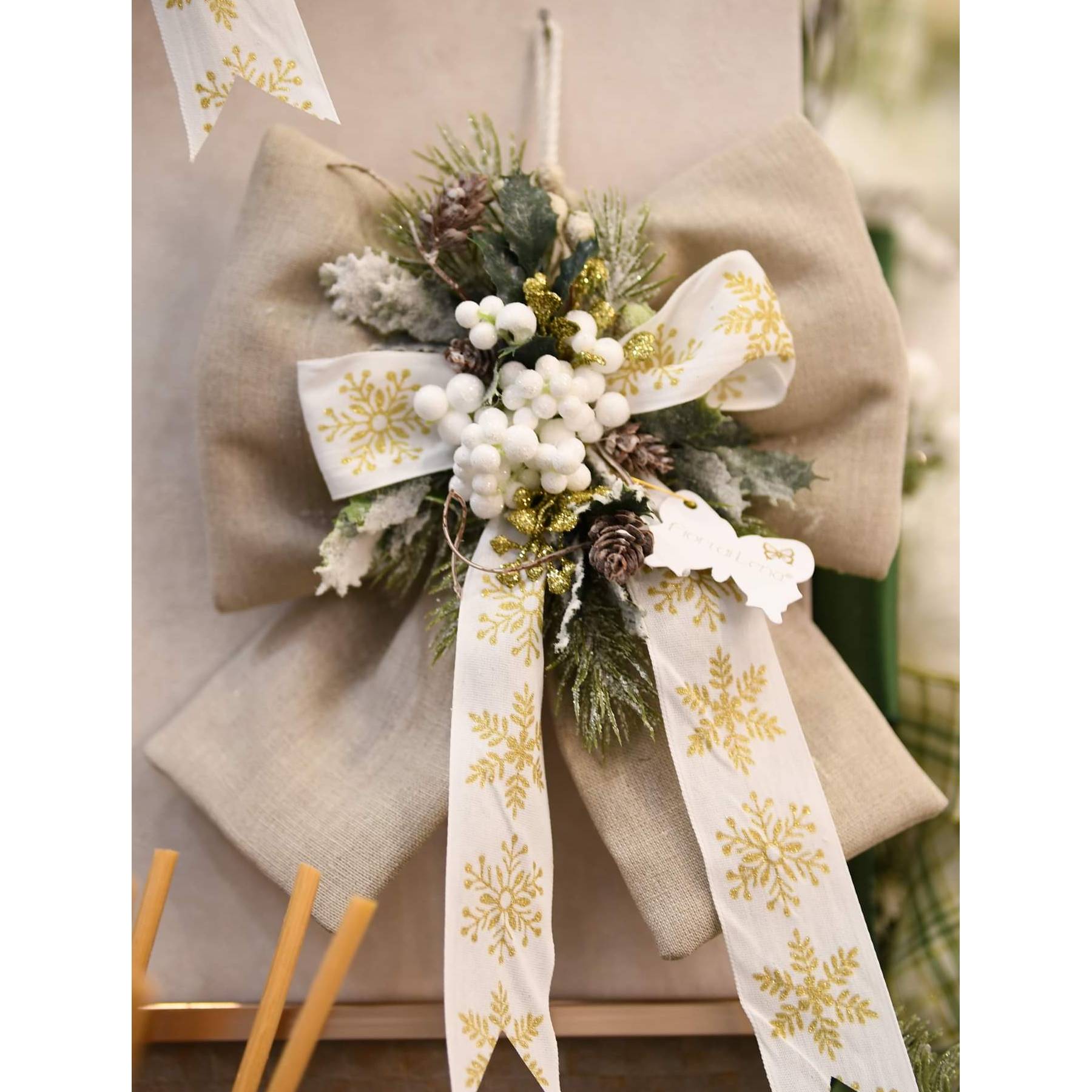 Fiocco piccolo in cotone beige con decori natalizi. Fiori di Lena