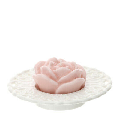Piattino portacandela, con candela rosa, rosa, porcellana, traforata bianco, D. 13cm. Hervit Creations