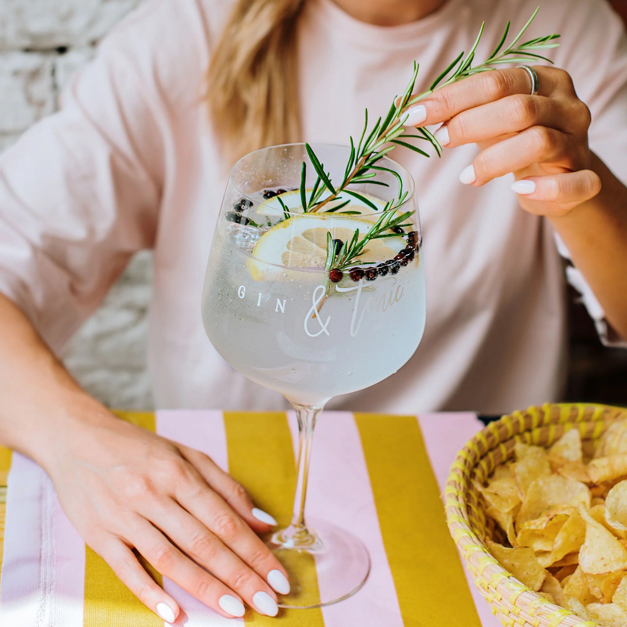 Set 2 calici decoro &quot;Gin &amp;amp; Tonic&quot;, trasparente con scritta in bianco. Simple day