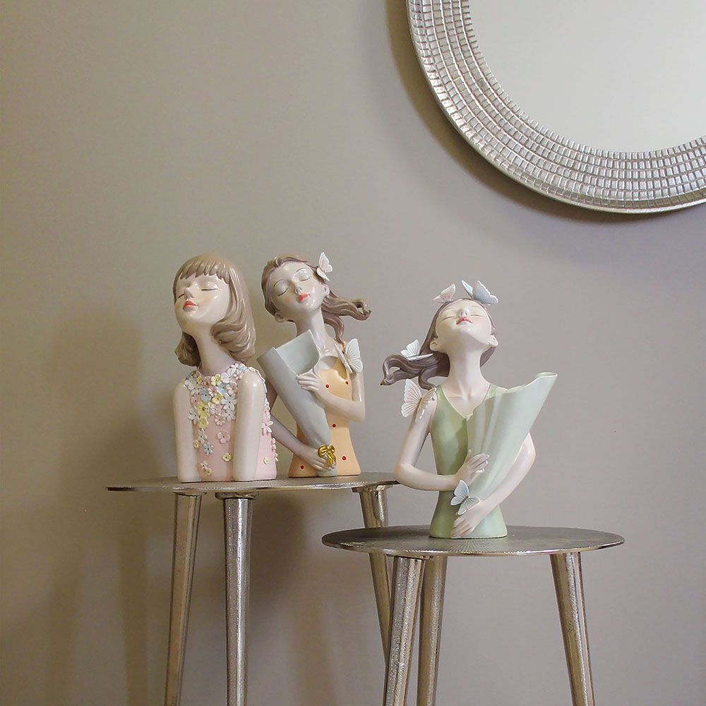 Statua Donna "Margherita" Linea Lolly Dolly con farfalle e vaso. Tognana